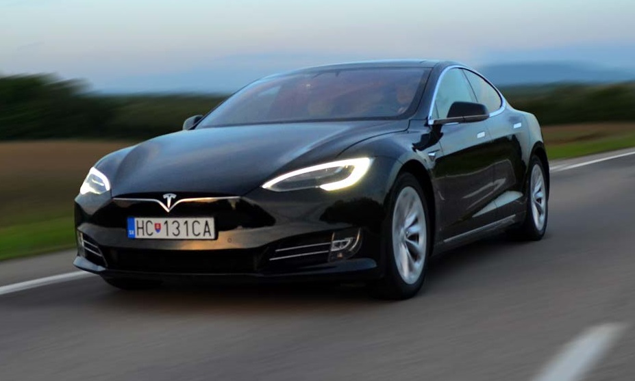 Tesla Model S 90D v ponuke končí